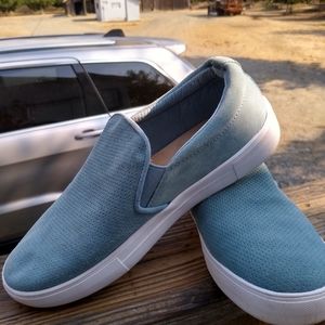 Women's size 8 blue suede shoes